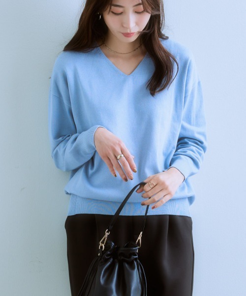 7days Life Styling(セブンデイズライフスタイリング)の「コクーンシルエットVネックセーター(静電防止・毛玉になりにくい・UVカット・タンブル乾燥OK)(ニット/セーター・レディース・ネイビー/ラベンダー/サックスブルー/アイボリー/杢グレー・S/M/L/LL)」の7枚目の写真