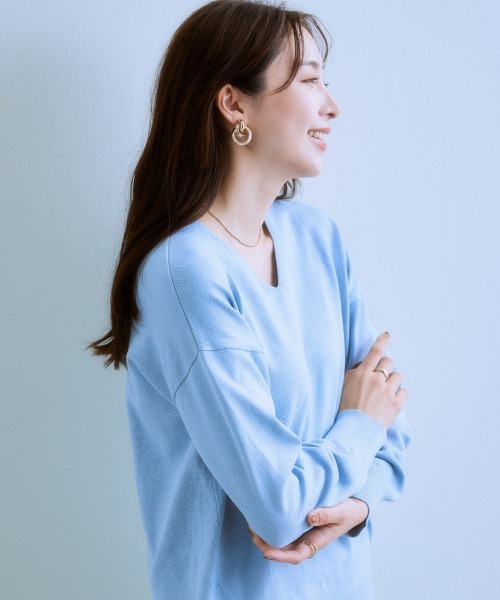 7days Life Styling(セブンデイズライフスタイリング)の「コクーンシルエットVネックセーター(静電防止・毛玉になりにくい・UVカット・タンブル乾燥OK)(ニット/セーター・レディース・ネイビー/ラベンダー/サックスブルー/アイボリー/杢グレー・S/M/L/LL)」の10枚目の写真