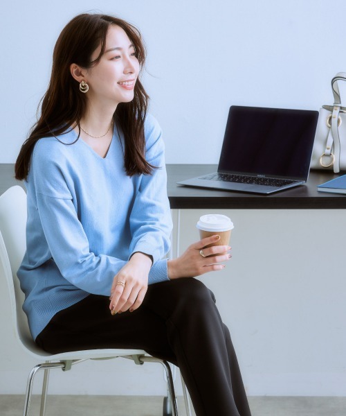 7days Life Styling(セブンデイズライフスタイリング)の「コクーンシルエットVネックセーター(静電防止・毛玉になりにくい・UVカット・タンブル乾燥OK)(ニット/セーター・レディース・ネイビー/ラベンダー/サックスブルー/アイボリー/杢グレー・S/M/L/LL)」の12枚目の写真