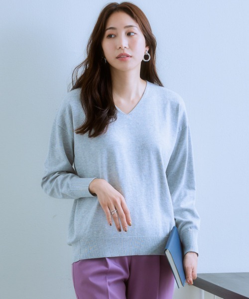 7days Life Styling(セブンデイズライフスタイリング)の「コクーンシルエットVネックセーター(静電防止・毛玉になりにくい・UVカット・タンブル乾燥OK)(ニット/セーター・レディース・ネイビー/ラベンダー/サックスブルー/アイボリー/杢グレー・S/M/L/LL)」の16枚目の写真