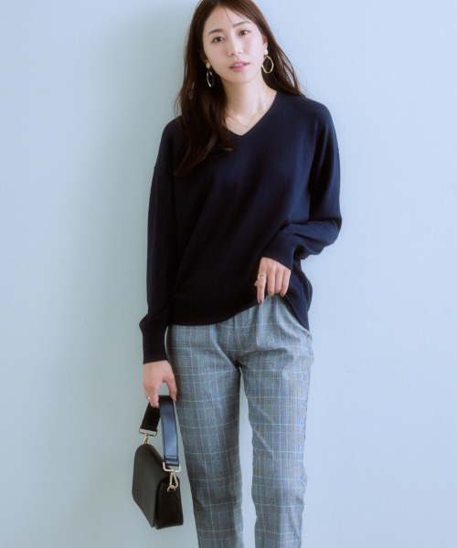 7days Life Styling(セブンデイズライフスタイリング)の「コクーンシルエットVネックセーター(静電防止・毛玉になりにくい・UVカット・タンブル乾燥OK)(ニット/セーター・レディース・ネイビー/ラベンダー/サックスブルー/アイボリー/杢グレー・S/M/L/LL)」の19枚目の写真