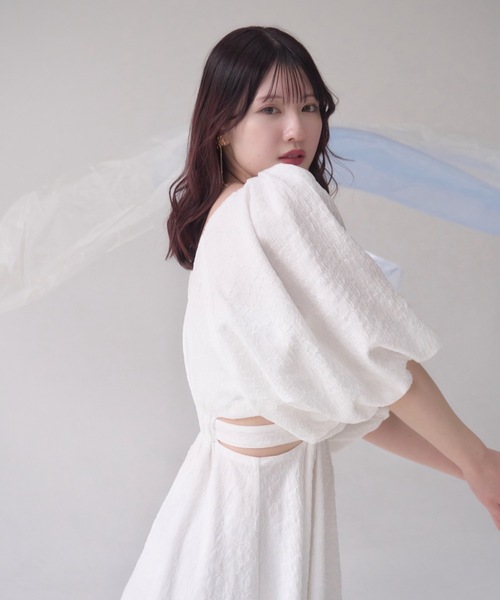 mellowneon（メロウネオン）の「前後2wayウエストスリットバルーンワンピース / オフショル / 4way / スクエアネック（ワンピース・レディース・ホワイト/モカ/ベージュ/ブラック・SMALL/MEDIUM）」の7枚目の写真