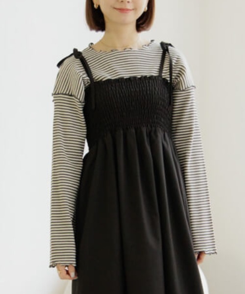 flower(フラワー)の「タイニーブロッサムトップ(Tシャツ/カットソー・レディース・チャコール/レッド・FREE)」の2枚目の写真