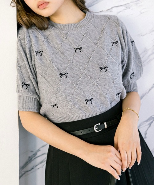 OLIVE des OLIVE（オリーブデオリーブ）の「リボン刺繍ニット　1041050150（ニット/セーター・レディース・トップグレー/オフホワイト/サックスブルー/アイボリー/ブラック・FREE）」の9枚目の写真