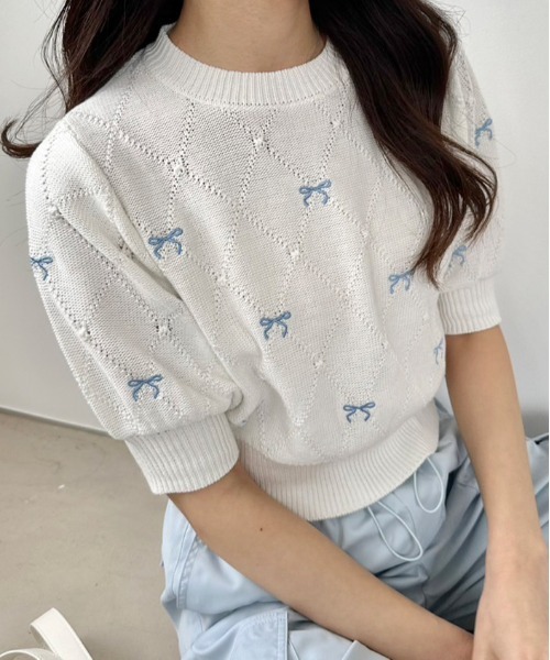 OLIVE des OLIVE（オリーブデオリーブ）の「リボン刺繍ニット　1041050150（ニット/セーター・レディース・トップグレー/オフホワイト/サックスブルー/アイボリー/ブラック・FREE）」の8枚目の写真