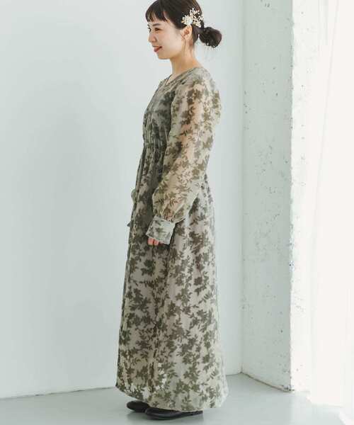 ITEMS URBANRESEARCH（アイテムズ アーバンリサーチ）の「ベロアジャガードVネックワンピース（ワンピース・レディース・ブラック/ライトカーキ・FREE）」の18枚目の写真