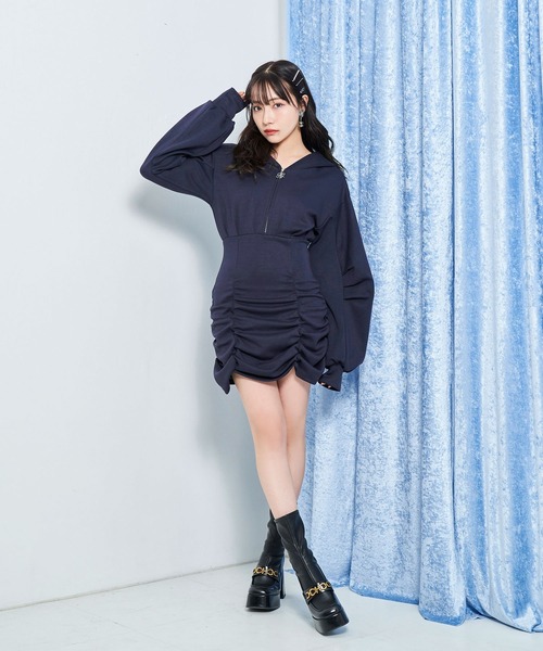 ANDGEEBEE（アンジービー）の「ドロストフーディーワンピ（ワンピース・レディース・チャコールグレー/ネイビー・FREE）」の13枚目の写真