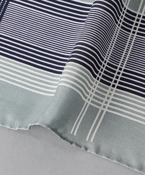 Fratelli Luigi(フラテッリルイージ)の「<FRATELLI LUIGI> カラー ラインプリント ポケットチーフ(ポケットチーフ・メンズ・グレー/ベージュ・FREE)」の5枚目の写真