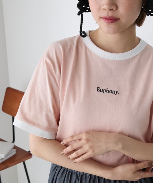 forksy.(フォルクシー)の「【forksy.】ワンポイントロゴリンガー刺繍半袖Tシャツ(Tシャツ/カットソー・レディース・コーラル/ネイビー/オフホワイト/ブラック・FREE)」の4枚目の写真