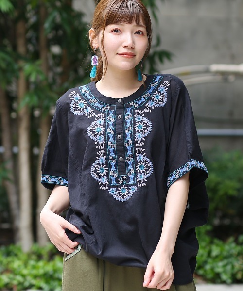 チチカカ（チチカカ）の「ジオメトリックフラワー刺繍プル