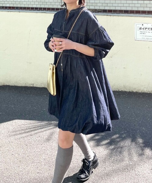 fredy emue(フレディエミュ)の「デニムバルーンチュニックワンピース(ワンピース・レディース・ネイビー/サックスブルー・38)」の1枚目の写真