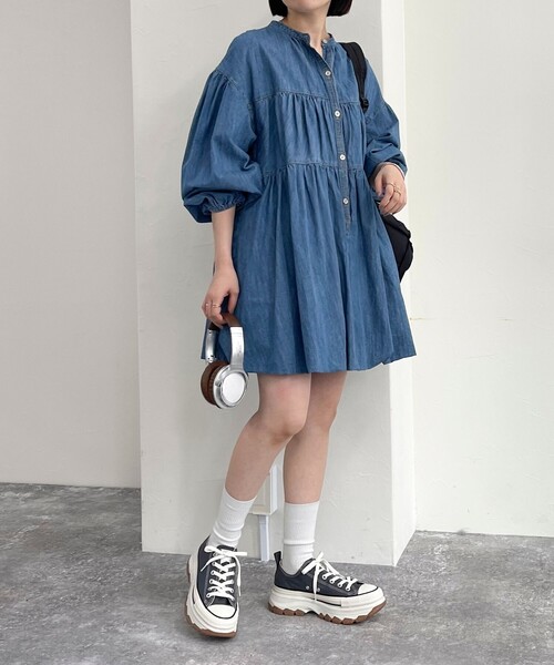 fredy emue(フレディエミュ)の「デニムバルーンチュニックワンピース(ワンピース・レディース・ネイビー/サックスブルー・38)」の4枚目の写真
