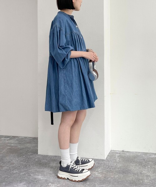 fredy emue(フレディエミュ)の「デニムバルーンチュニックワンピース(ワンピース・レディース・ネイビー/サックスブルー・38)」の5枚目の写真