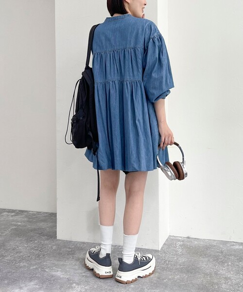 fredy emue(フレディエミュ)の「デニムバルーンチュニックワンピース(ワンピース・レディース・ネイビー/サックスブルー・38)」の6枚目の写真