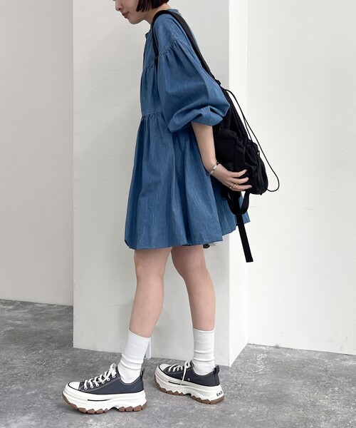 fredy emue(フレディエミュ)の「デニムバルーンチュニックワンピース(ワンピース・レディース・ネイビー/サックスブルー・38)」の7枚目の写真