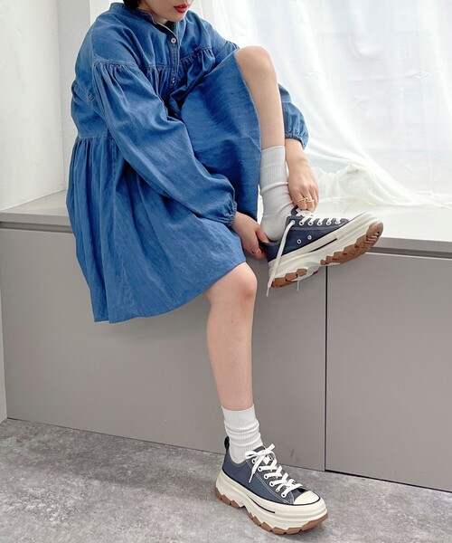 fredy emue(フレディエミュ)の「デニムバルーンチュニックワンピース(ワンピース・レディース・ネイビー/サックスブルー・38)」の12枚目の写真