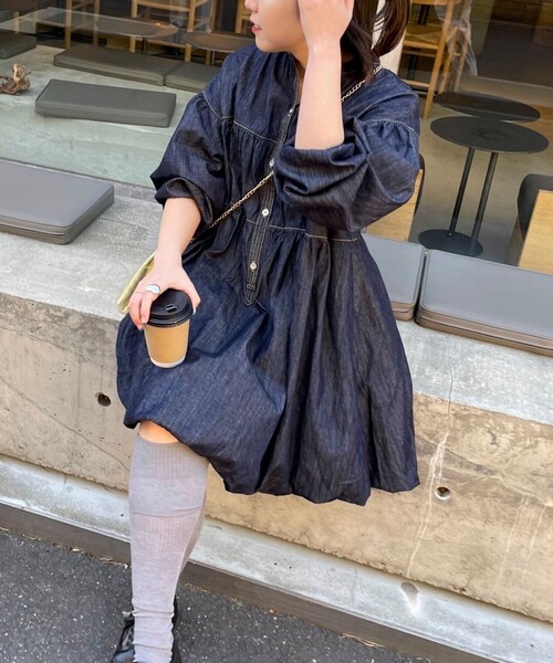 fredy emue(フレディエミュ)の「デニムバルーンチュニックワンピース(ワンピース・レディース・ネイビー/サックスブルー・38)」の14枚目の写真