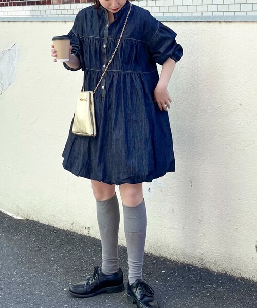 fredy emue(フレディエミュ)の「デニムバルーンチュニックワンピース(ワンピース・レディース・ネイビー/サックスブルー・38)」の17枚目の写真