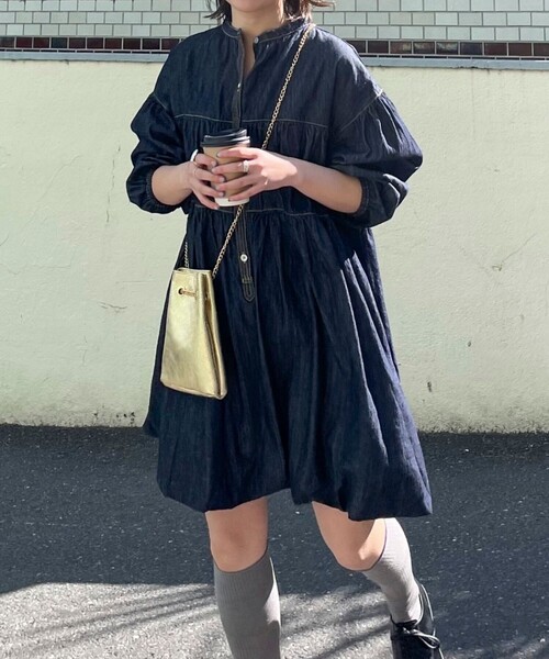 fredy emue(フレディエミュ)の「デニムバルーンチュニックワンピース(ワンピース・レディース・ネイビー/サックスブルー・38)」の18枚目の写真