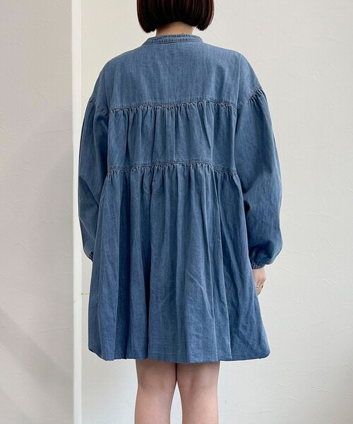 fredy emue(フレディエミュ)の「デニムバルーンチュニックワンピース(ワンピース・レディース・ネイビー/サックスブルー・38)」の22枚目の写真
