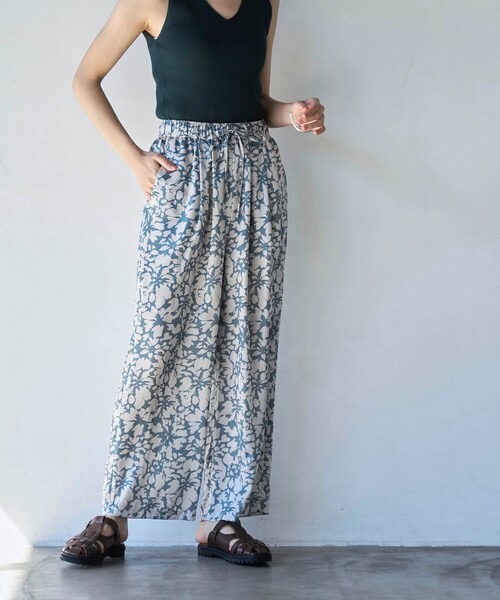 coen(コーエン)の「【RONEL】フラワープリントイージーパンツ(その他パンツ・レディース・グレー/ナチュラル・M/S)」の2枚目の写真