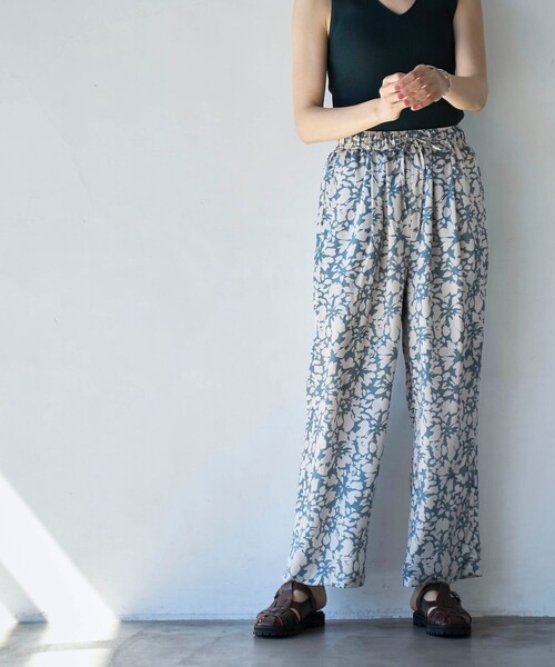 coen(コーエン)の「【RONEL】フラワープリントイージーパンツ(その他パンツ・レディース・グレー/ナチュラル・M/S)」の3枚目の写真