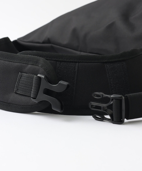 417 EDIFICE(フォーワンセブンエディフィス)の「BASELBASEL SLING BACKPACK 25L(ショルダーバッグ・メンズ・ブラック/ベージュ・FREE)」の13枚目の写真