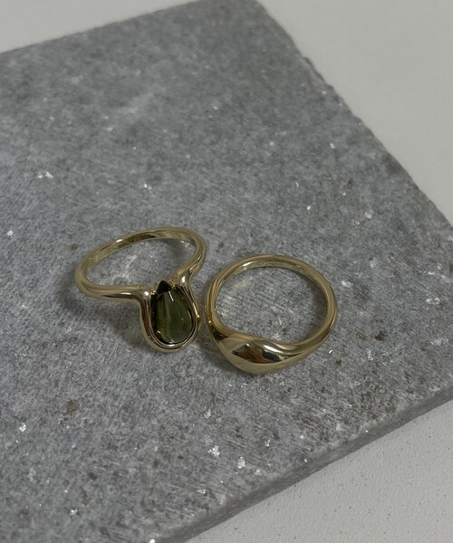 CAPRICIEUX LE'MAGE（カプリシューレマージュ）の「〈GOLDY/ゴールディ〉2SETドロップリング（ネックレス・レディース・カーキ/クリア・FREE）」の2枚目の写真