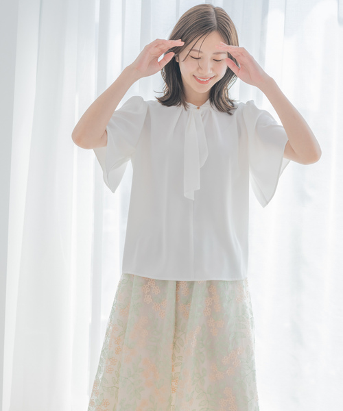 Jayro（ジャイロ）の「ボウタイ風袖フリルブラウス（シャツ/ブラウス・レディース・ホワイト/ベージュ/グリーン系その他/ネイビー・M）」の16枚目の写真
