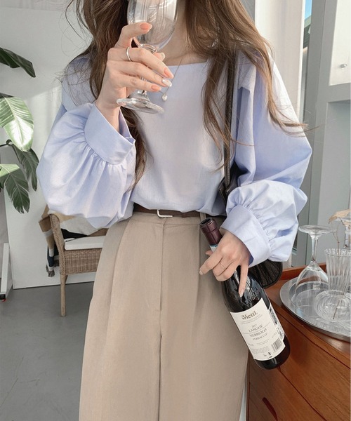 BLANC FICELLE(ブランフィセル)の「薄手 パフスリーブ スクエアネック シャツ(シャツ/ブラウス・レディース・ブルー/ホワイト・S/M/L)」の4枚目の写真