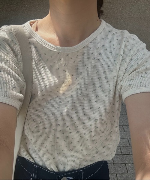 Amiur（エミレ）の「flower pattern waffle t shirt / フラワーパターンワッフルtシャツ（Tシャツ/カットソー・レディース・ホワイト/クリーム・FREE）」の9枚目の写真