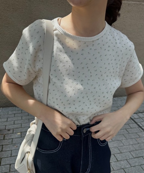 Amiur（エミレ）の「flower pattern waffle t shirt / フラワーパターンワッフルtシャツ（Tシャツ/カットソー・レディース・ホワイト/クリーム・FREE）」の17枚目の写真