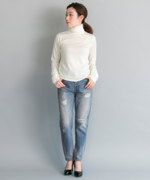 URBAN RESEARCH（アーバンリサーチ）の「UR ELIN HGAGE RIBED CUFF TURTLE（ニット/セーター・レディース・ホワイト/ブラック・36）」の3枚目の写真