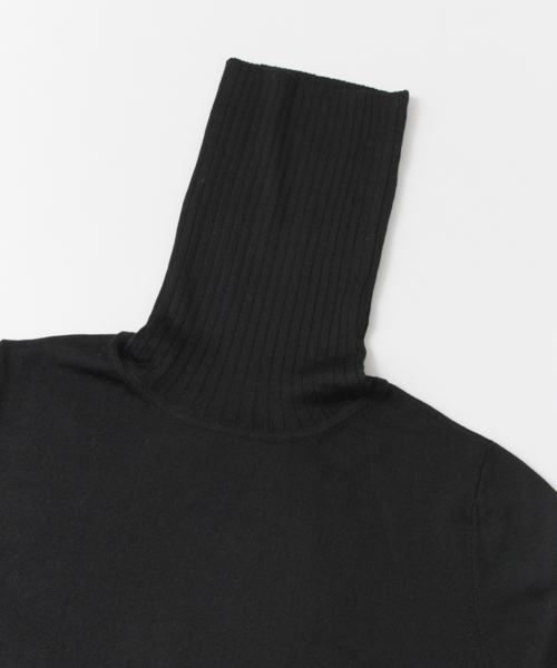 URBAN RESEARCH（アーバンリサーチ）の「UR ELIN HGAGE RIBED CUFF TURTLE（ニット/セーター・レディース・ホワイト/ブラック・36）」の10枚目の写真