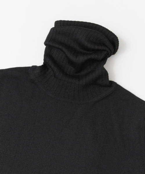 URBAN RESEARCH（アーバンリサーチ）の「UR ELIN HGAGE RIBED CUFF TURTLE（ニット/セーター・レディース・ホワイト/ブラック・36）」の11枚目の写真
