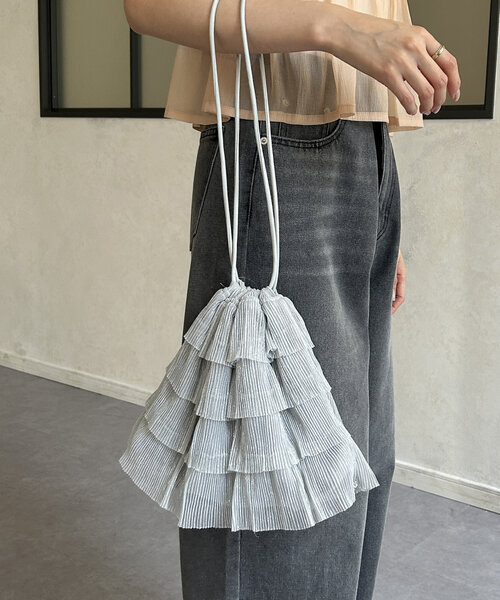 Thevon（ゼボン）の「ラメシアーフリル巾着バッグ（トートバッグ・レディース・ブラック/オフホワイト/ブラウン・FREE）」の7枚目の写真