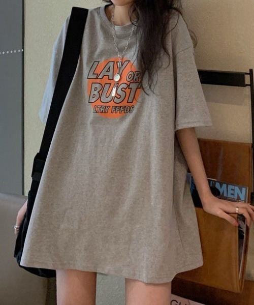 SHEENA(シーナ)の「LAY or BUSTロゴプリントルーズTシャツ(Tシャツ/カットソー・レディース・オレンジ/グレー/ブラック・M)」の4枚目の写真