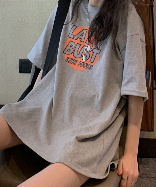 SHEENA(シーナ)の「LAY or BUSTロゴプリントルーズTシャツ(Tシャツ/カットソー・レディース・オレンジ/グレー/ブラック・M)」の8枚目の写真