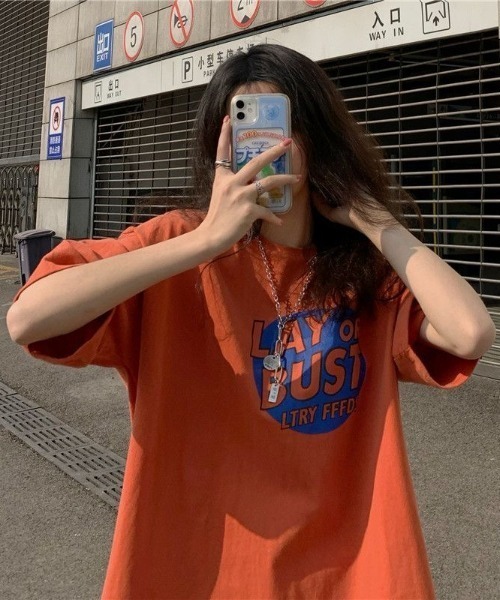 SHEENA(シーナ)の「LAY or BUSTロゴプリントルーズTシャツ(Tシャツ/カットソー・レディース・オレンジ/グレー/ブラック・M)」の16枚目の写真
