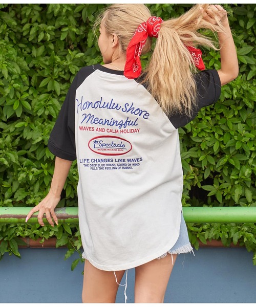 anap mimpi（アナップミンピ）の「メッセージ刺繍 ラグラン 配色 コットン ビッグTシャツ 半（Tシャツ/カットソー・レディース・ダークグレー/ブラック・FREE）」の2枚目の写真