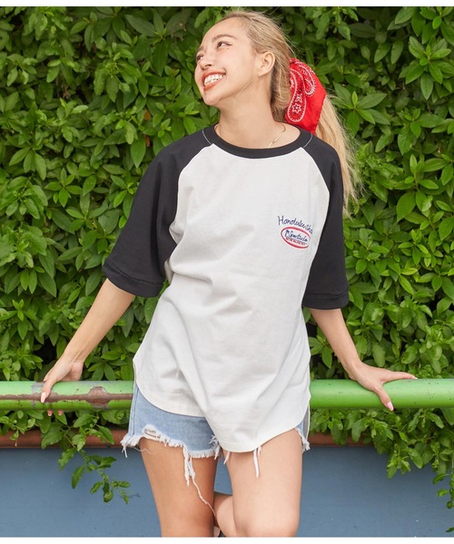 anap mimpi（アナップミンピ）の「メッセージ刺繍 ラグラン 配色 コットン ビッグTシャツ 半（Tシャツ/カットソー・レディース・ダークグレー/ブラック・FREE）」の4枚目の写真