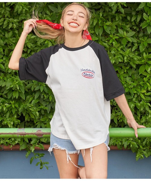 anap mimpi（アナップミンピ）の「メッセージ刺繍 ラグラン 配色 コットン ビッグTシャツ 半（Tシャツ/カットソー・レディース・ダークグレー/ブラック・FREE）」の5枚目の写真