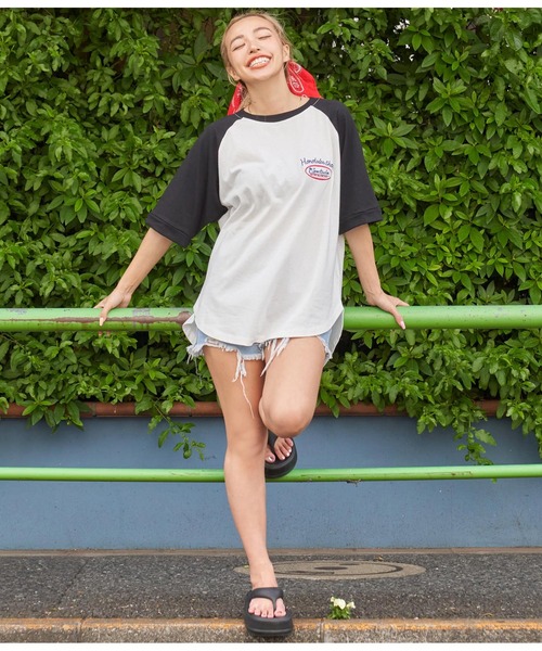 anap mimpi（アナップミンピ）の「メッセージ刺繍 ラグラン 配色 コットン ビッグTシャツ 半（Tシャツ/カットソー・レディース・ダークグレー/ブラック・FREE）」の7枚目の写真