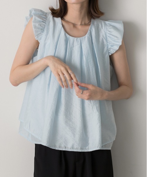 ad thie(アドティエ)の「袖フリル タックブラウス(シャツ/ブラウス・レディース・ブラック/ライトブルー/オフホワイト/ナチュラル・FREE)」の4枚目の写真