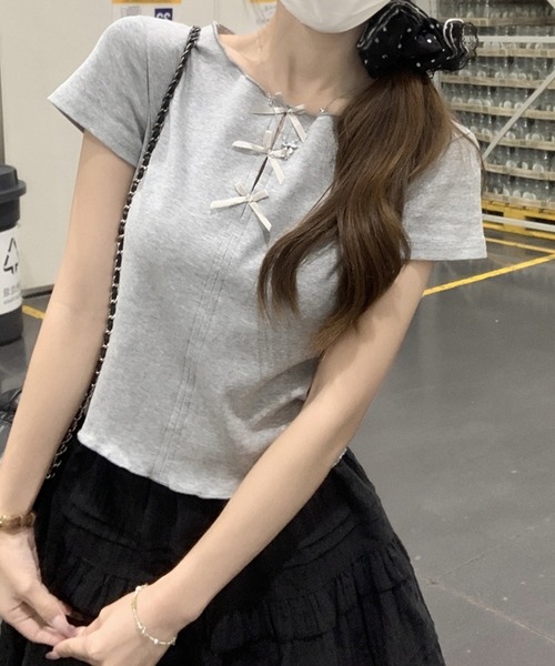 leune（ルネ）の「トリプルミニリボントップス/リボン付フロントスリットTシャツ（Tシャツ/カットソー・レディース・オフホワイト/グレー/ブラック・FREE）」の7枚目の写真