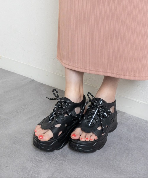 Fabby fabby（ファビィーファビィー）の「厚底カットワークスポーツサンダル（サンダル・レディース・ブラック/オフホワイト・SMALL/MEDIUM/LARGE）」の11枚目の写真