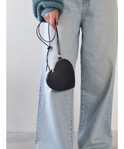 Ungrid（アングリッド）の「ハートショルダーミニバッグ（ショルダーバッグ・レディース・ブラック/レッド/シルバー・FREE）」の2枚目の写真