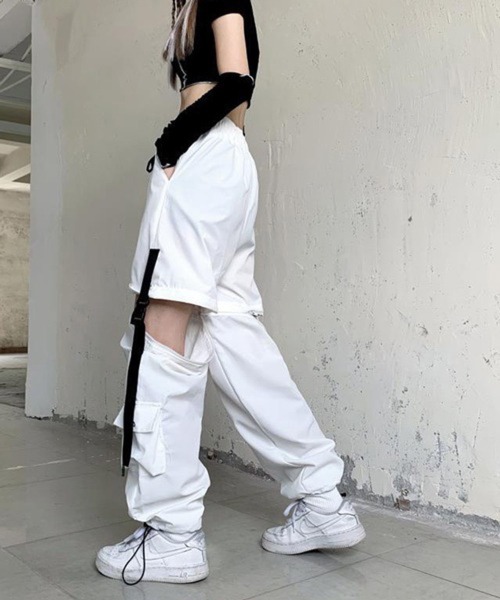 Nia(ニア)の「Nia(ニア)/カットアウト ワイドストリートパンツ(カーゴパンツ・レディース・ホワイト/ブラック・LARGE/MEDIUM/SMALL)」の6枚目の写真