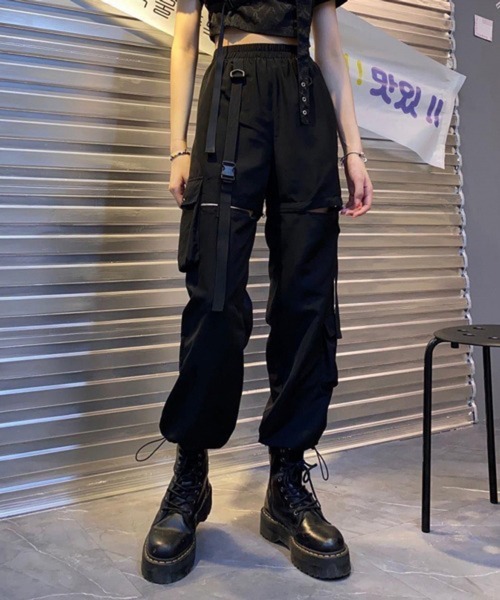 Nia(ニア)の「Nia(ニア)/カットアウト ワイドストリートパンツ(カーゴパンツ・レディース・ホワイト/ブラック・LARGE/MEDIUM/SMALL)」の13枚目の写真