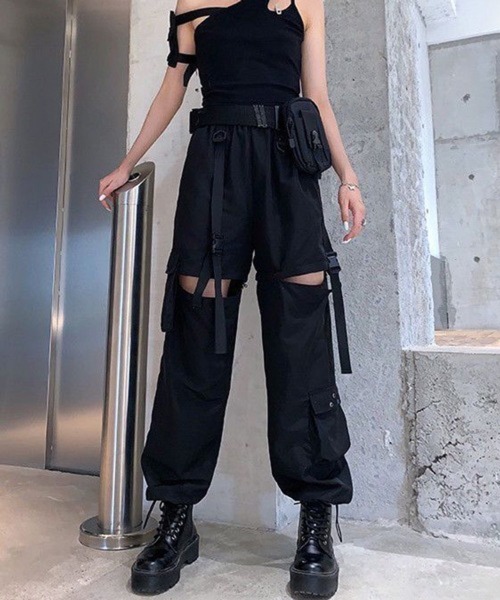 Nia(ニア)の「Nia(ニア)/カットアウト ワイドストリートパンツ(カーゴパンツ・レディース・ホワイト/ブラック・LARGE/MEDIUM/SMALL)」の14枚目の写真